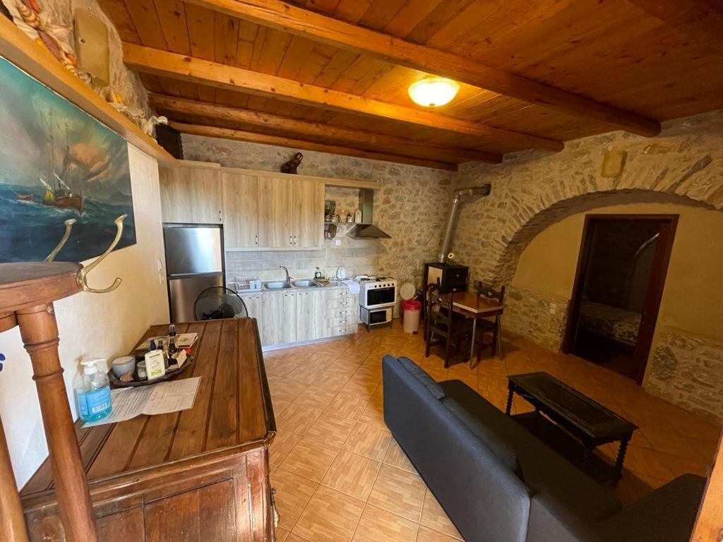 Find Your Peace In A Traditional Country House!! Láyia Exterior foto