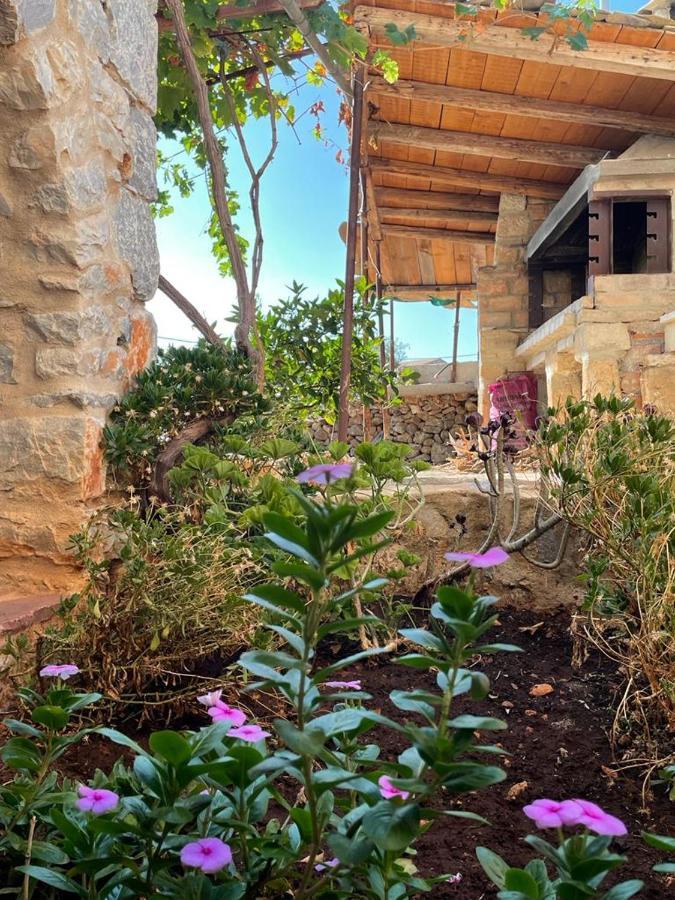Find Your Peace In A Traditional Country House!! Láyia Exterior foto