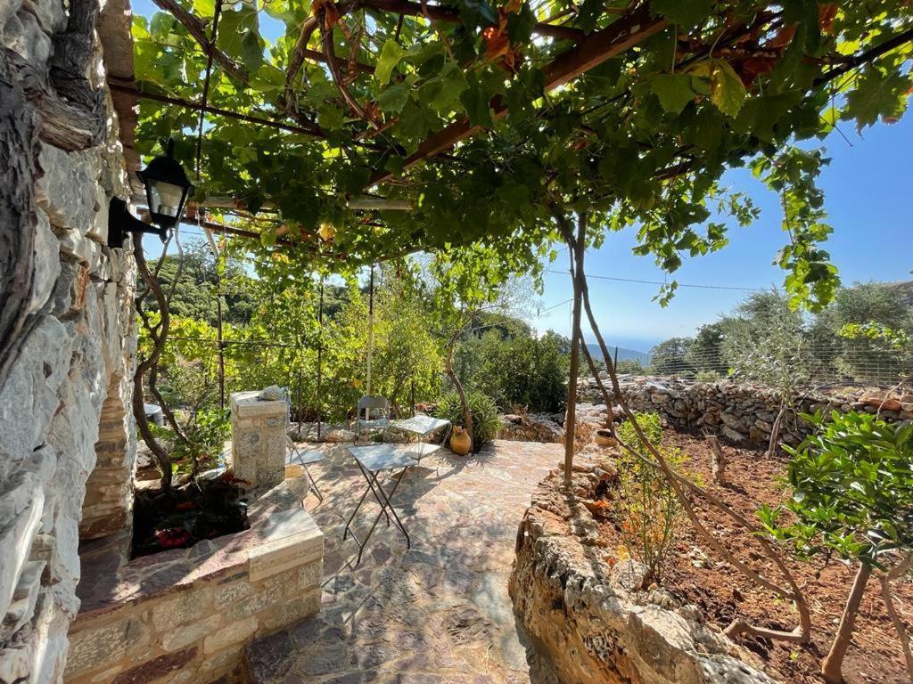 Find Your Peace In A Traditional Country House!! Láyia Exterior foto